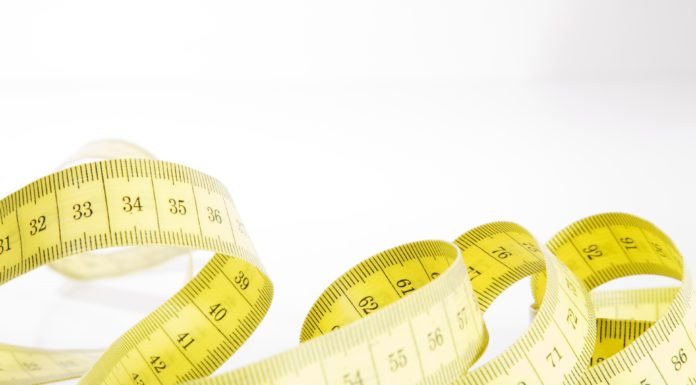 “다리통 좀 재봅시다”